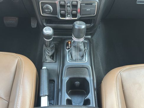 Used 2021 Jeep Gladiator Overland w/ Popular Equipment Package AWD/4WD image 20