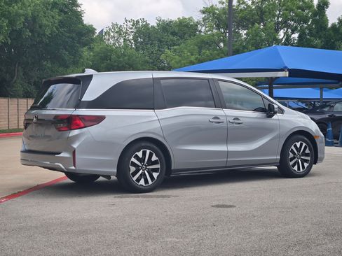 Certified 2025 Honda Odyssey EX-L image 3
