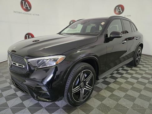 Used 2025 Mercedes-Benz GLC 300 4MATIC image 5