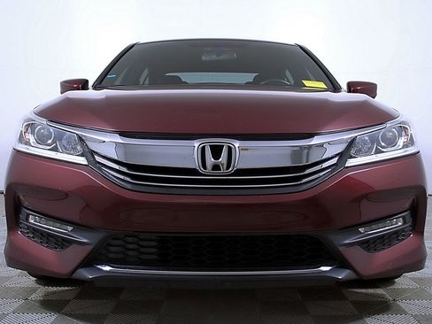 Used 2017 Honda Accord Sport image 5