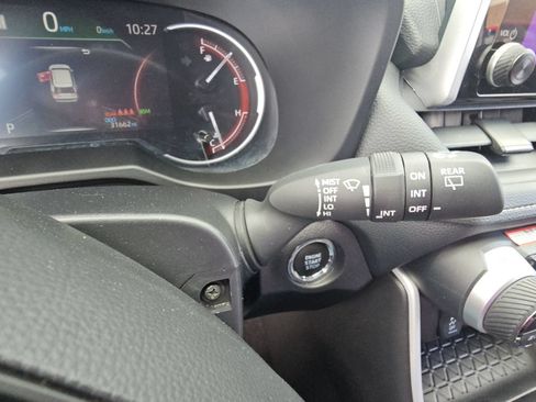 Used 2025 Toyota RAV4 XLE AWD/4WD image 13