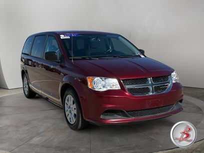 Used 2018 Dodge Grand Caravan SE w/ UConnect Hands-Free Group