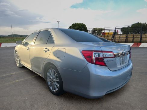 Used 2012 Toyota Camry XLE w/ Leather Pkg FWD image 3