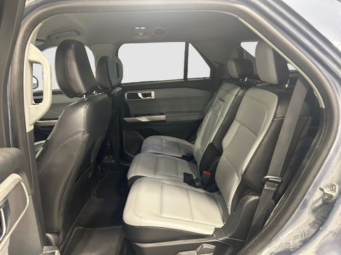 Used 2021 Ford Explorer XLT w/ Equipment Group 202A RWD image 10