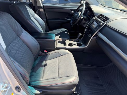 Used 2015 Toyota Camry SE FWD image 11