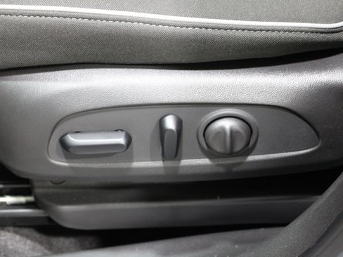Used 2023 Chevrolet TrailBlazer LT FWD image 5
