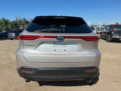 Used 2023 Toyota Venza LE AWD/4WD image 6