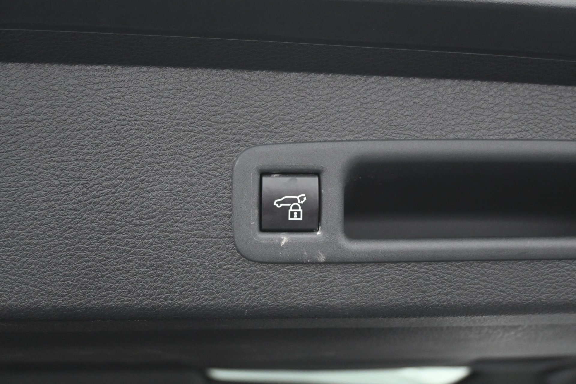 Used 2025 Toyota Sienna XSE AWD/4WD image 17