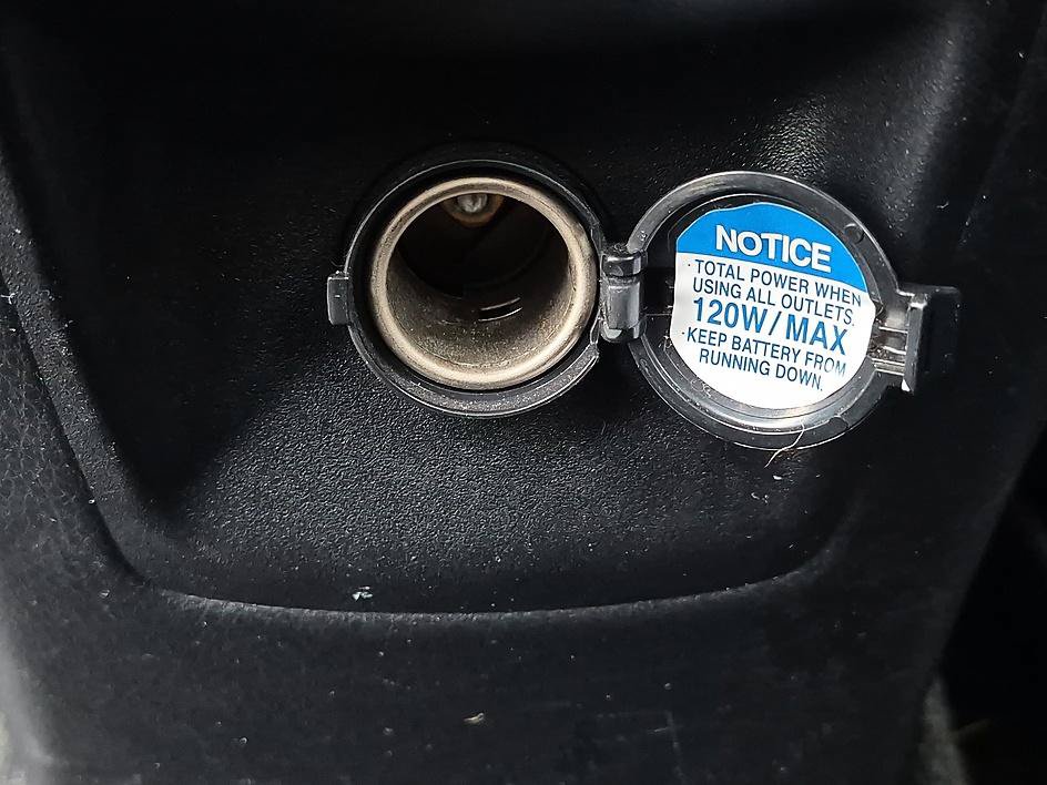Used 2016 Toyota RAV4 Limited FWD image 31