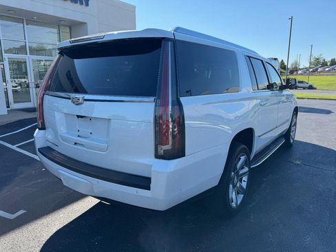 Used 2019 Cadillac Escalade ESV Luxury AWD/4WD image 3