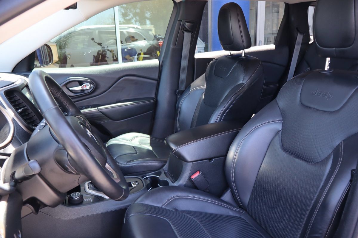 Used 2014 Jeep Cherokee Limited w/ Luxury Group AWD/4WD image 10