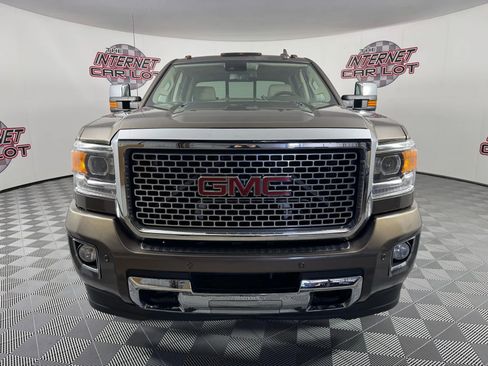 Used 2015 GMC Sierra 3500 Denali image 2