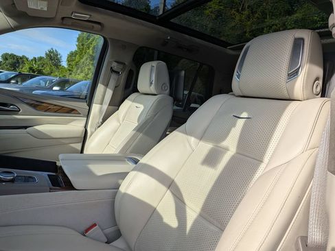 Used 2024 Cadillac Escalade Sport Platinum w/ LPO, ONYX Package AWD/4WD image 10