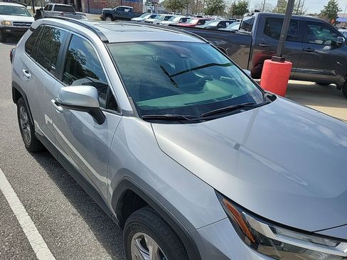 Used 2024 Toyota RAV4 XLE w/ Convenience Package image 5