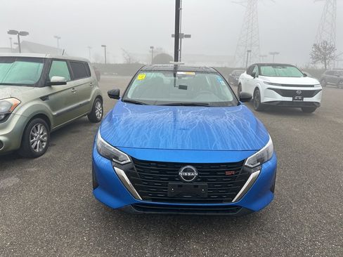 Used 2025 Nissan Sentra SR w/ SR Premium Package image 2