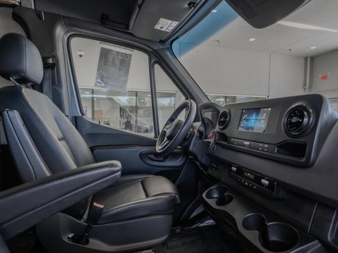Used 2023 Mercedes-Benz Sprinter 2500 image 17