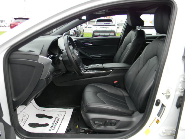 Used 2020 Toyota Avalon XLE w/ Moonroof Package FWD image 18
