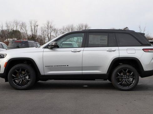 New 2025 Jeep Grand Cherokee Limited AWD/4WD image 3