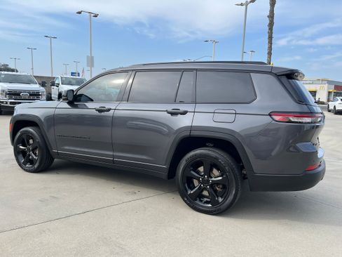 Used 2023 Jeep Grand Cherokee L Laredo AWD/4WD image 2