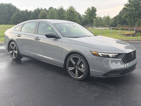 Used 2025 Honda Accord Sport image 2