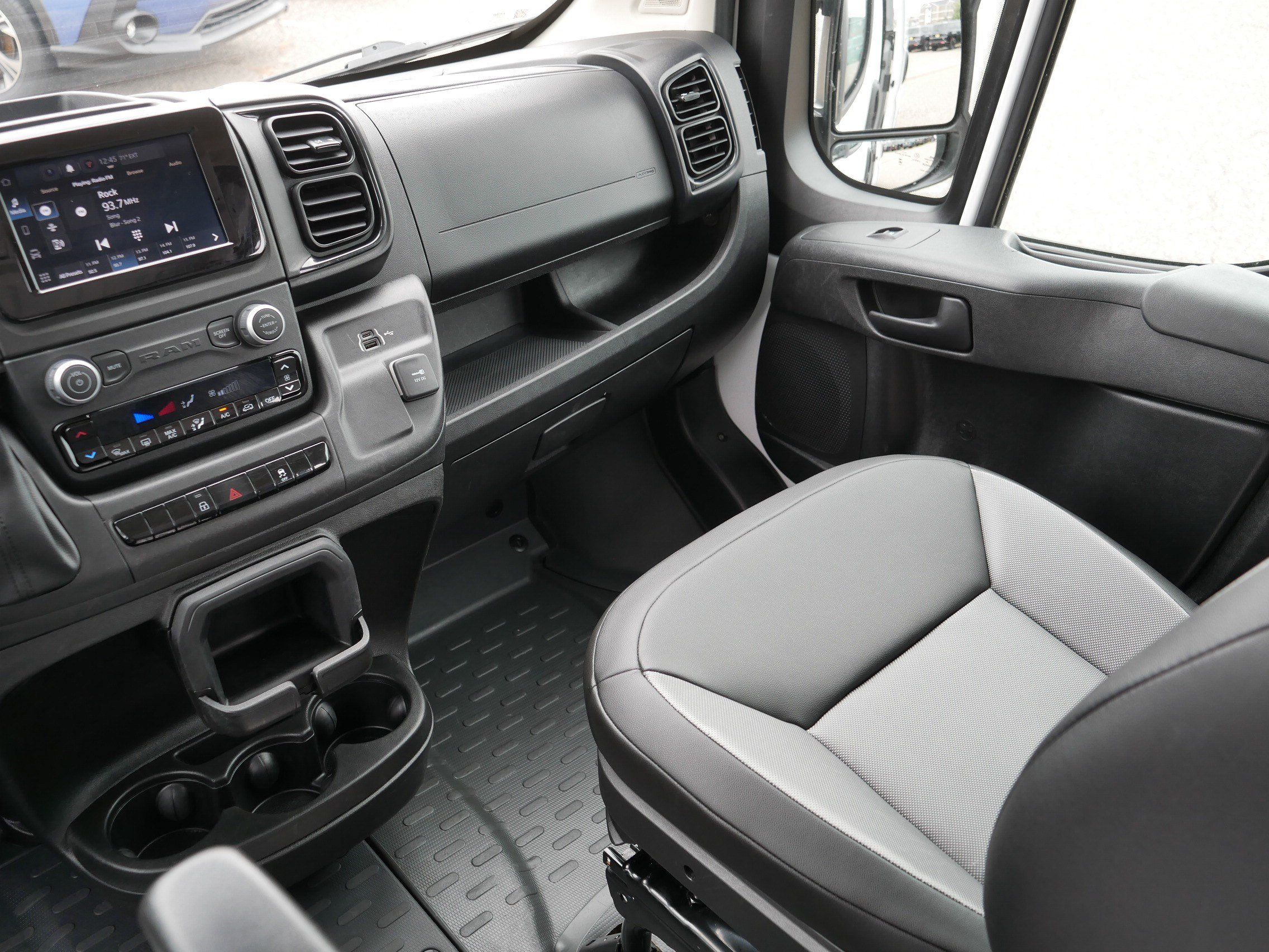 Used 2024 RAM ProMaster 2500 w/ Convenience Group FWD image 11