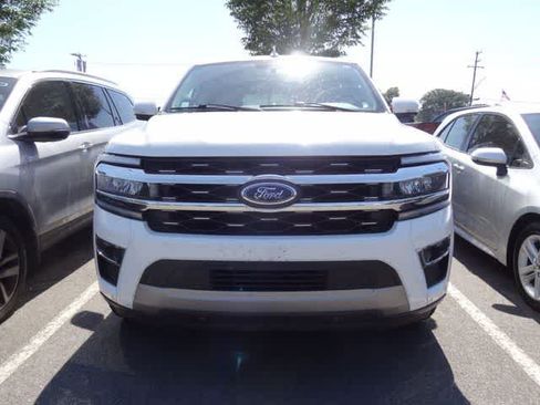 Used 2024 Ford Expedition Limited RWD image 2