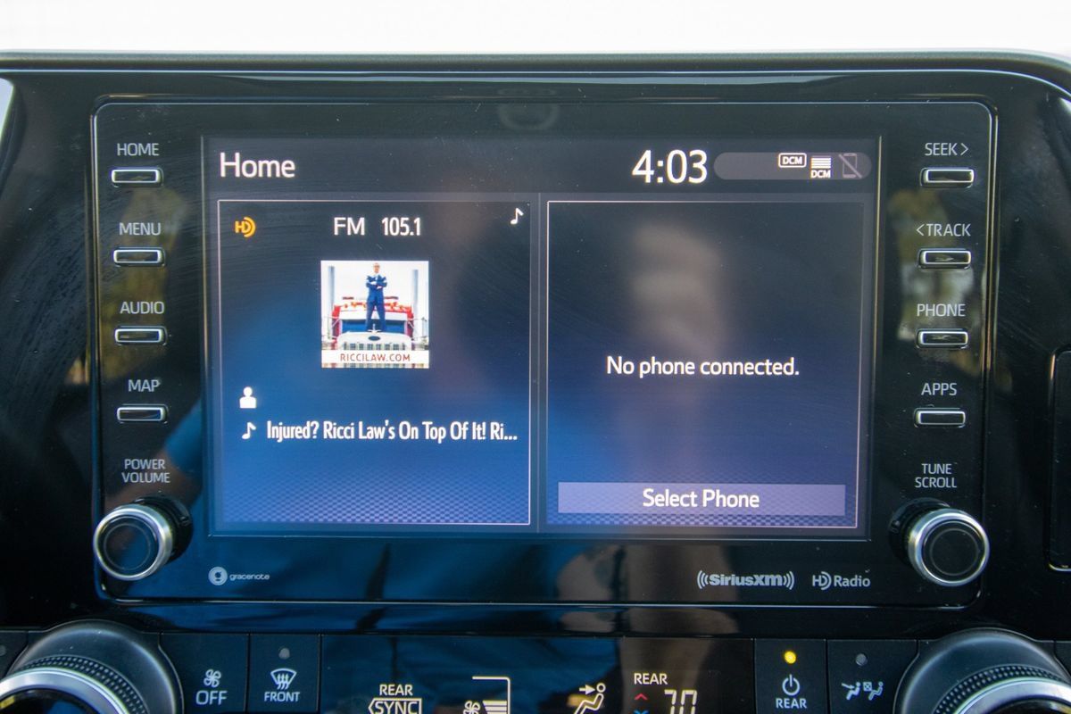 Used 2020 Toyota Highlander XLE FWD image 29