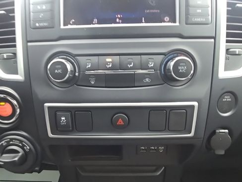 Used 2019 Nissan Titan S image 16