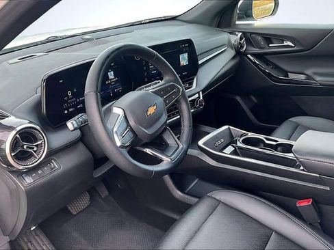 Used 2025 Chevrolet Equinox LT w/ Convenience Package II image 17