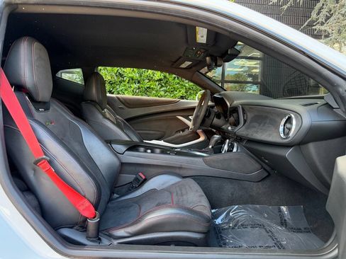 Used 2019 Chevrolet Camaro ZL1 RWD image 32