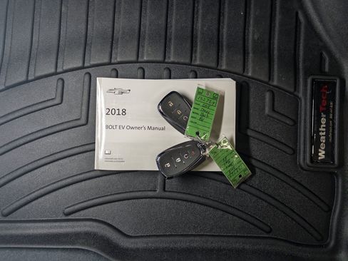 Used 2018 Chevrolet Bolt LT FWD image 24