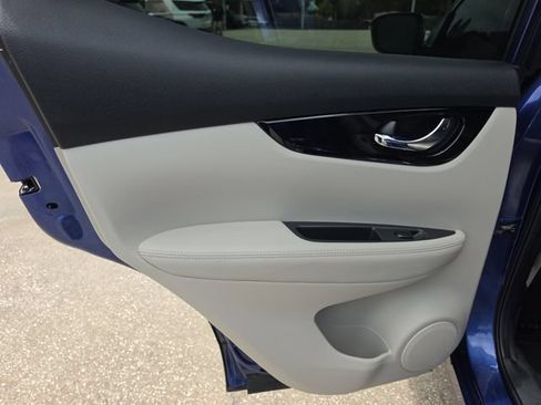Used 2022 Nissan Rogue Sport SV AWD/4WD image 13