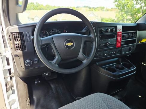 Used 2019 Chevrolet Express 2500 RWD image 10