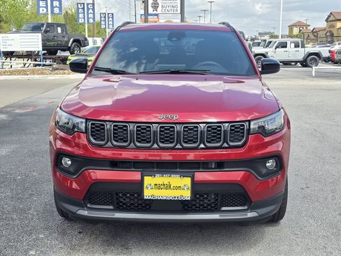 Used 2025 Jeep Compass Latitude w/ Altitude Special Edition image 2