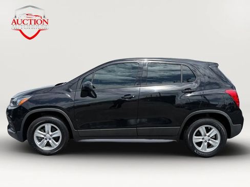 Used 2019 Chevrolet Trax LS AWD/4WD image 2