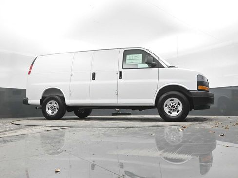New 2025 GMC Savana 2500 w/ Driver Convenience Package RWD image 37