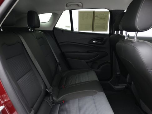 Used 2025 Chevrolet Trax LT w/ LT Convenience Package FWD image 35