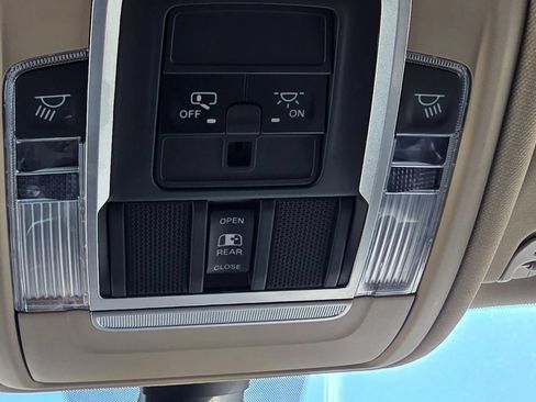 Used 2020 RAM 1500 Laramie AWD/4WD image 33