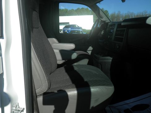 Used 2024 Chevrolet Express 2500 w/ Driver Convenience Package image 21