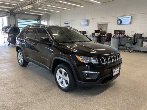 Used 2019 Jeep Compass Latitude w/ Cold Weather Group AWD/4WD image 3
