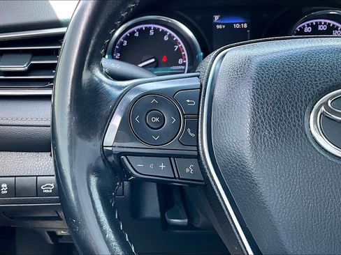Used 2020 Toyota Camry SE FWD image 19