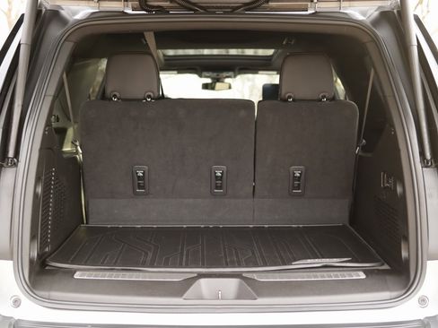 Used 2022 Chevrolet Suburban RST w/ Luxury Package image 33