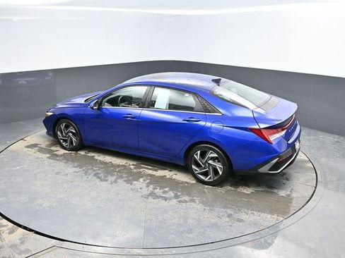 Used 2025 Hyundai Elantra Limited FWD image 31
