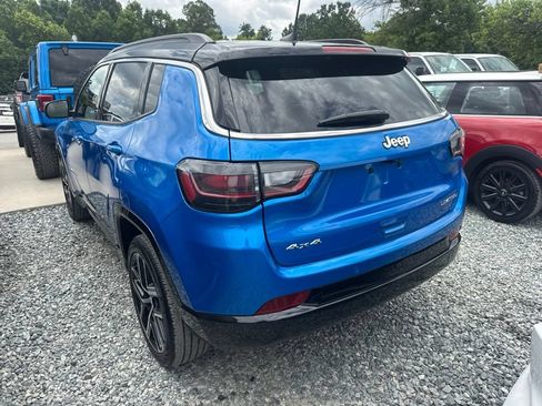 Used 2024 Jeep Compass Limited w/ Elite Group AWD/4WD image 4