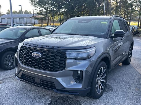 Used 2025 Ford Explorer ST-Line AWD/4WD image 1