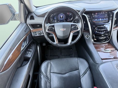 Used 2020 Cadillac Escalade ESV 2WD image 45