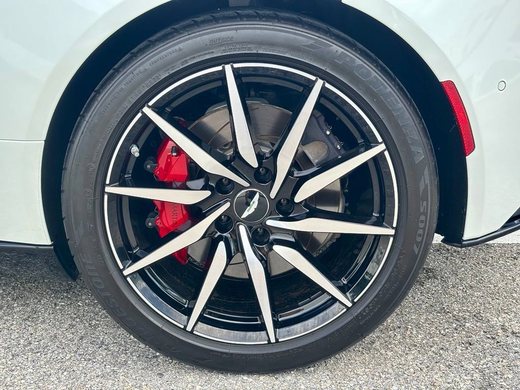 Used 2023 Aston Martin DB11 Volante RWD image 18
