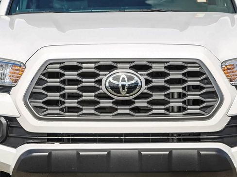 Used 2023 Toyota Tacoma TRD Off-Road image 7
