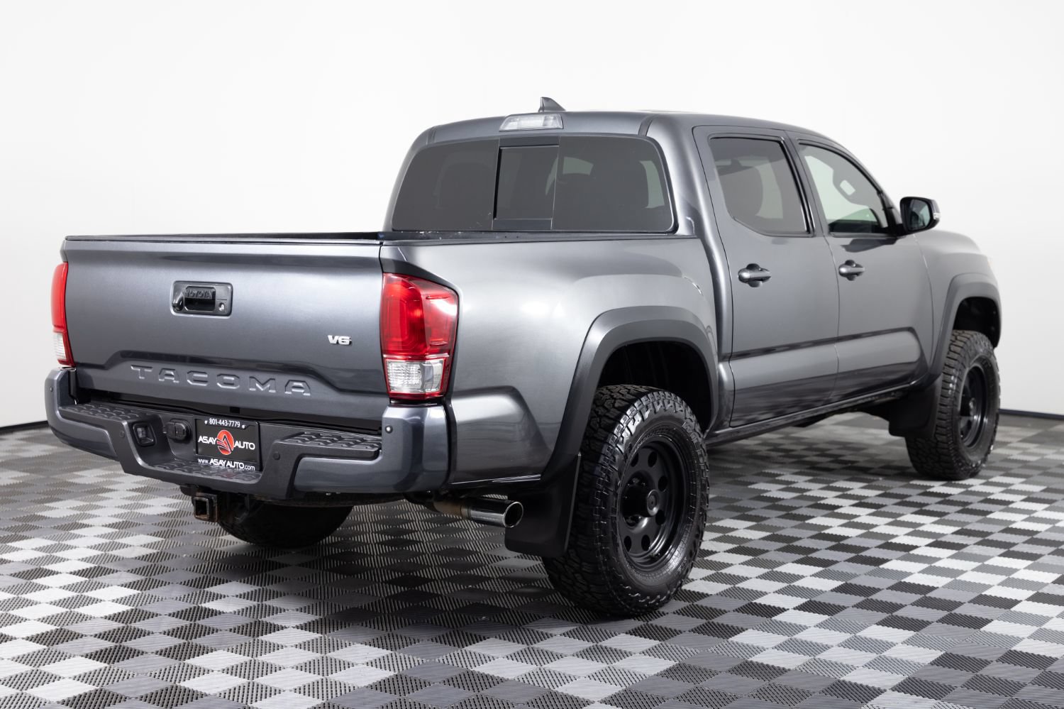 Used 2017 Toyota Tacoma TRD Off-Road w/ Premium & Technology Package AWD/4WD image 7