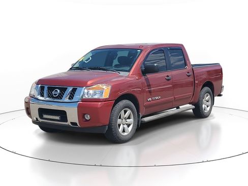 Used 2013 Nissan Titan SV w/ SV Value Truck Pkg RWD image 2